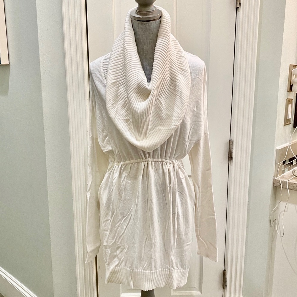 Victoria’s Secret Cream Cowl Neck Tunic Sweater L